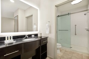 Bathroom shower - Homewood Suites Fort Wayne (Fort Wayne)