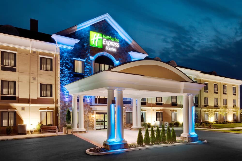 Holiday Inn Express & Suites Warminster - Horsham by IHG