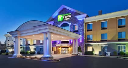 Holiday Inn Express & Suites Warminster - Horsham by IHG