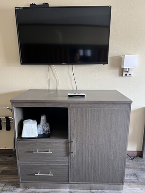 โต๊ะทำงาน, เตารีด/โต๊ะรีดผ้า, Wi-Fi ฟรี