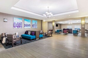 Lobby - La Quinta Inn & Suites by Wyndham Fultondale Birmingham N (Fultondale)