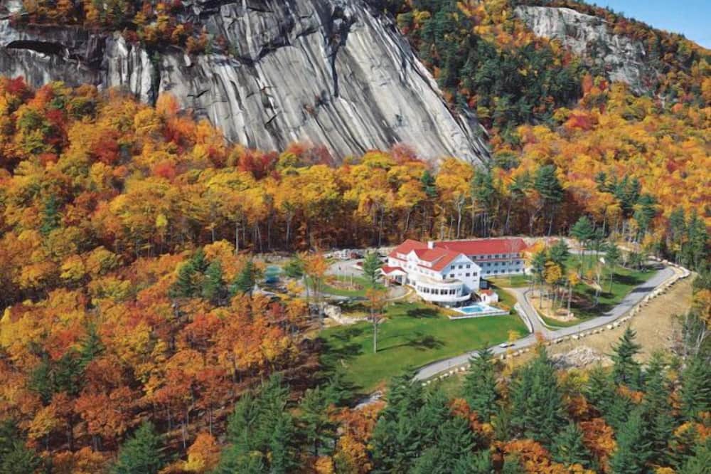 The White Mountain Hotel & Resort