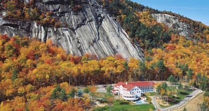 The White Mountain Hotel & Resort