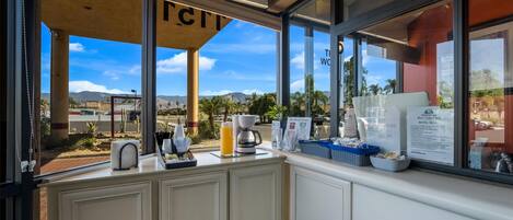 Petit déjeuner à emporter compris tous les jours