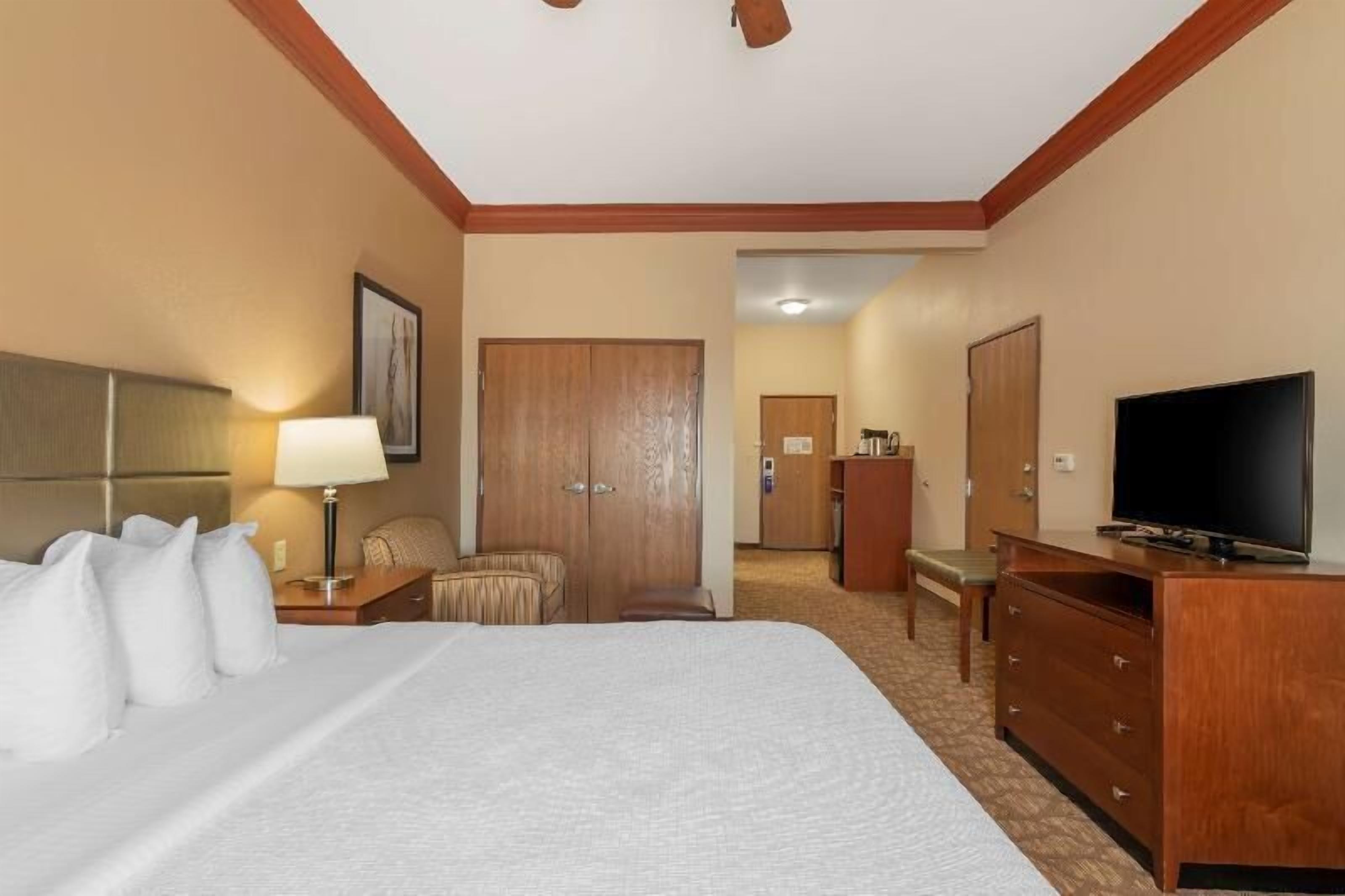 In-room safe, desk, iron/ironing board, free cots/infant beds