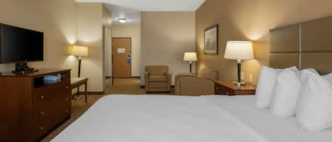 Standard Room, 1 King Bed, Non Smoking, Refrigerator & Microwave | In-room safe, desk, iron/ironing board, free cots/infant beds