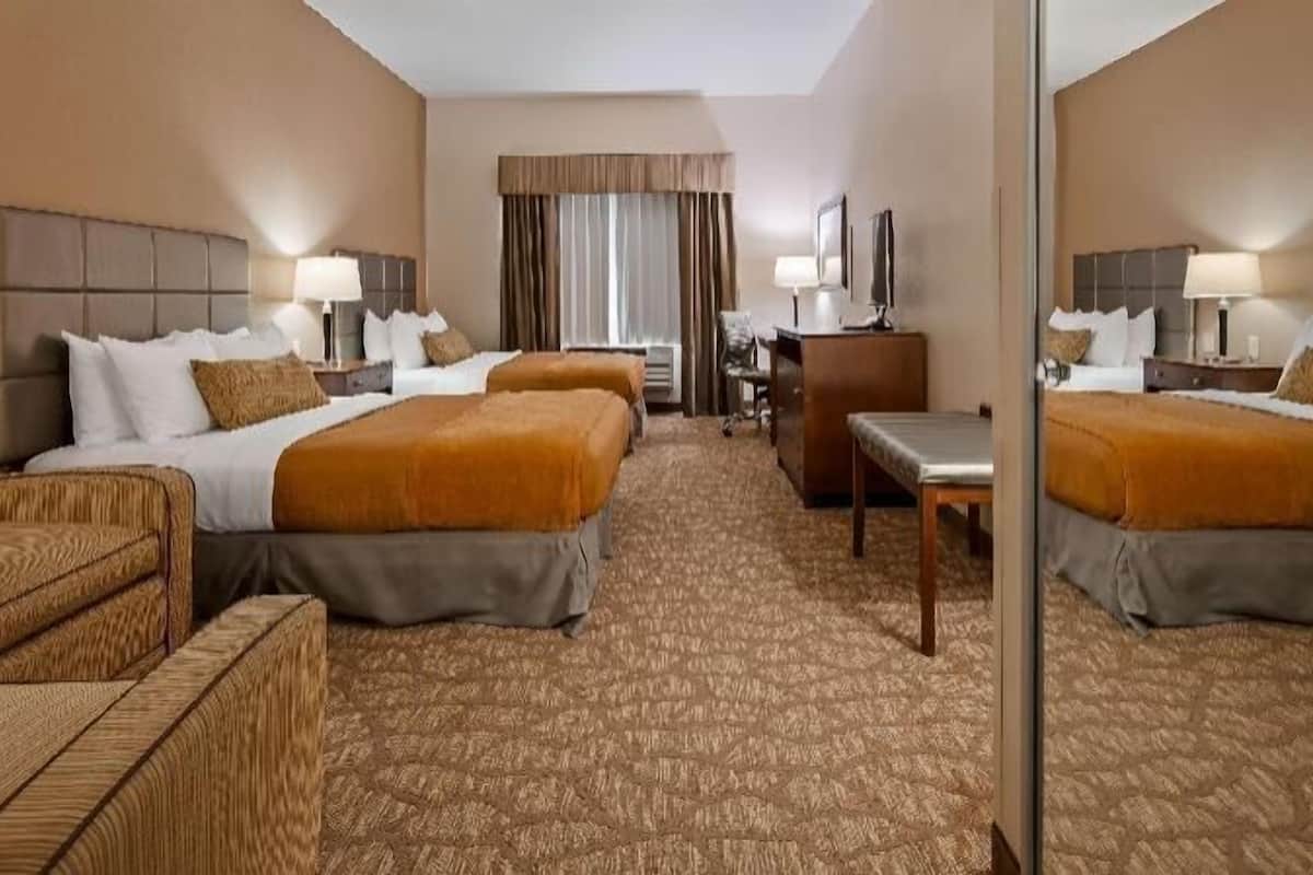 Zimmersafe, Schreibtisch, Bügeleisen/Bügelbrett, kostenlose Babybetten