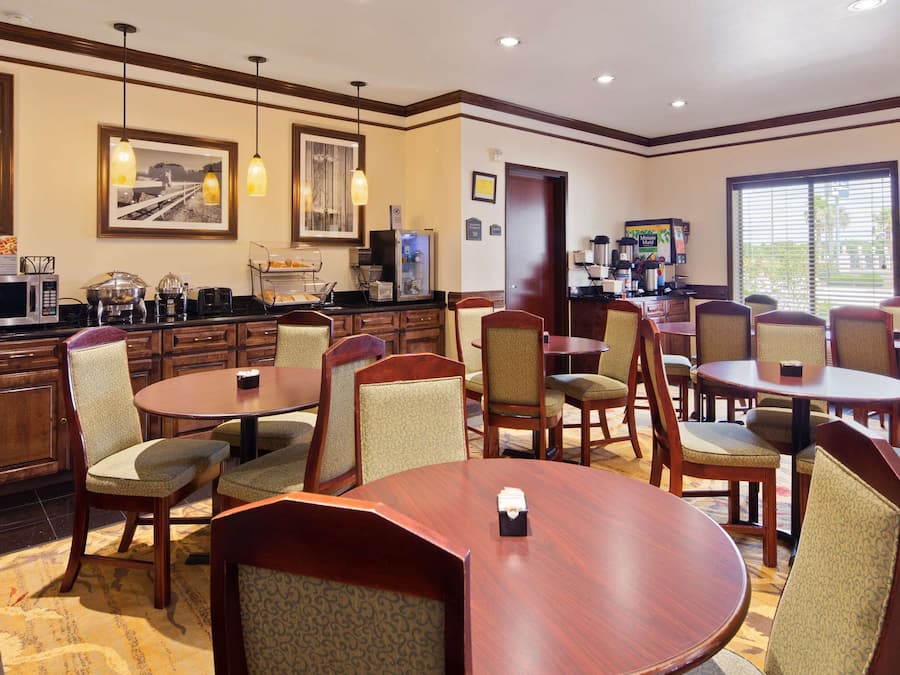 Ilmainen päivittäinen täysi aamiainen