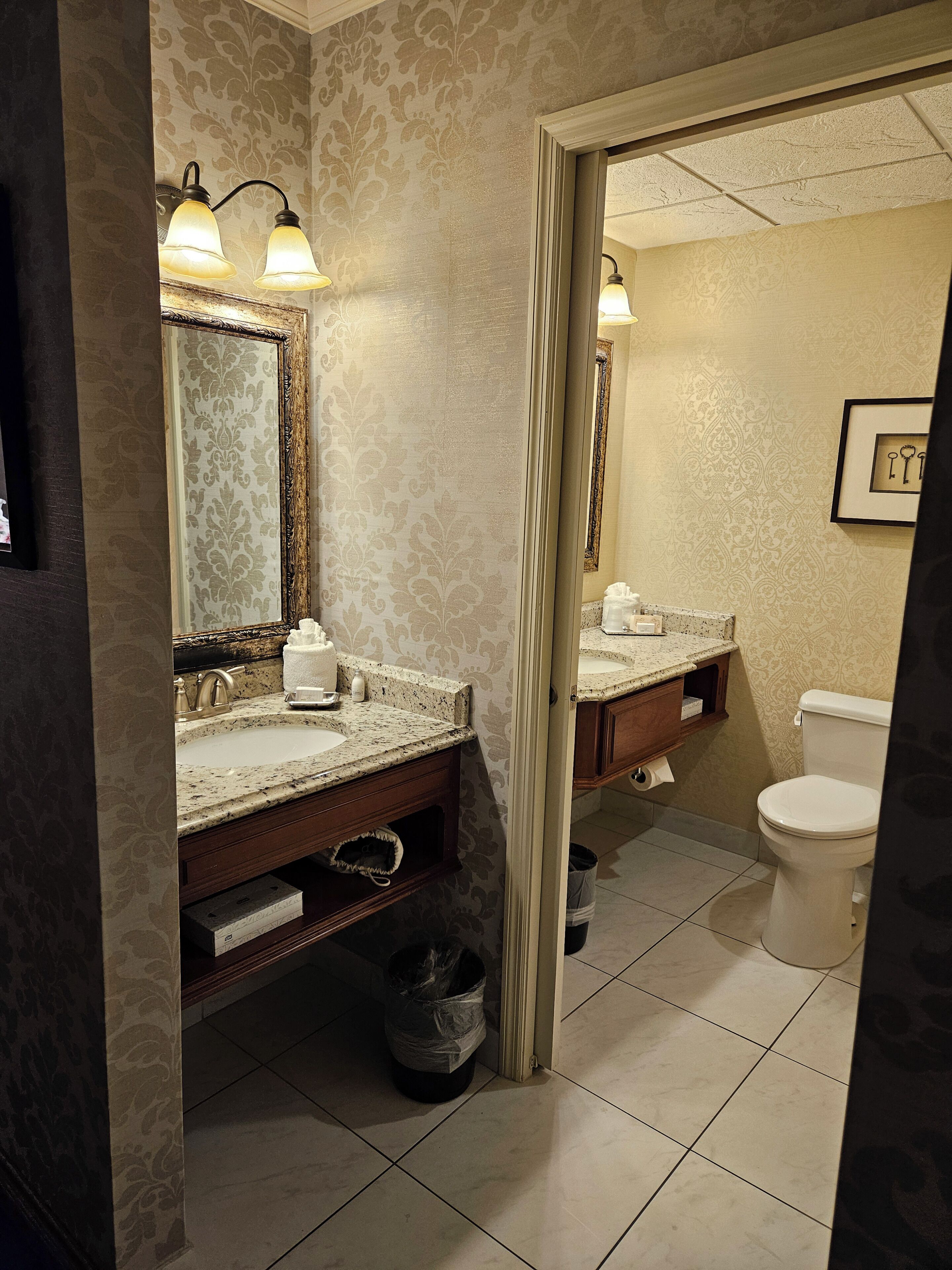 combined shower/bathtub, eco-friendly toiletries, hair dryer, towels