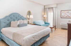 Standard Room, 1 King Bed with Sofa bed | In-room safe, blackout curtains, iron/ironing board, free WiFi - Fulton Steamboat Inn (Ronks)