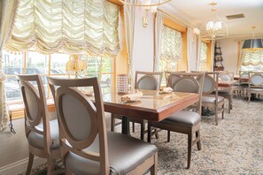Breakfast, lunch, dinner and brunch served - Fulton Steamboat Inn (Ronks)