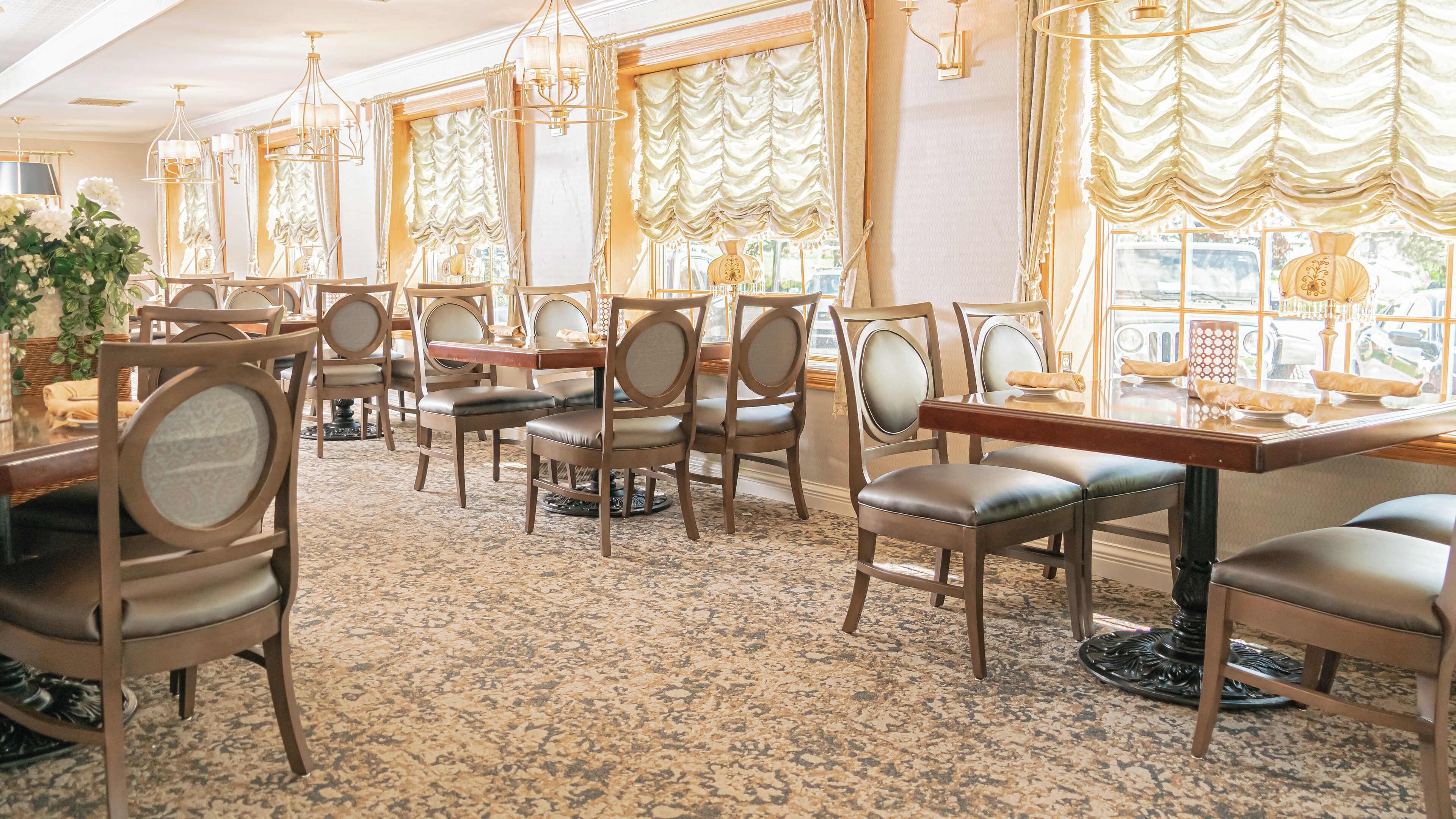 breakfast, lunch, dinner served; american cuisine