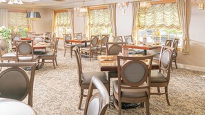 Breakfast, lunch, dinner and brunch served - Fulton Steamboat Inn (Ronks)