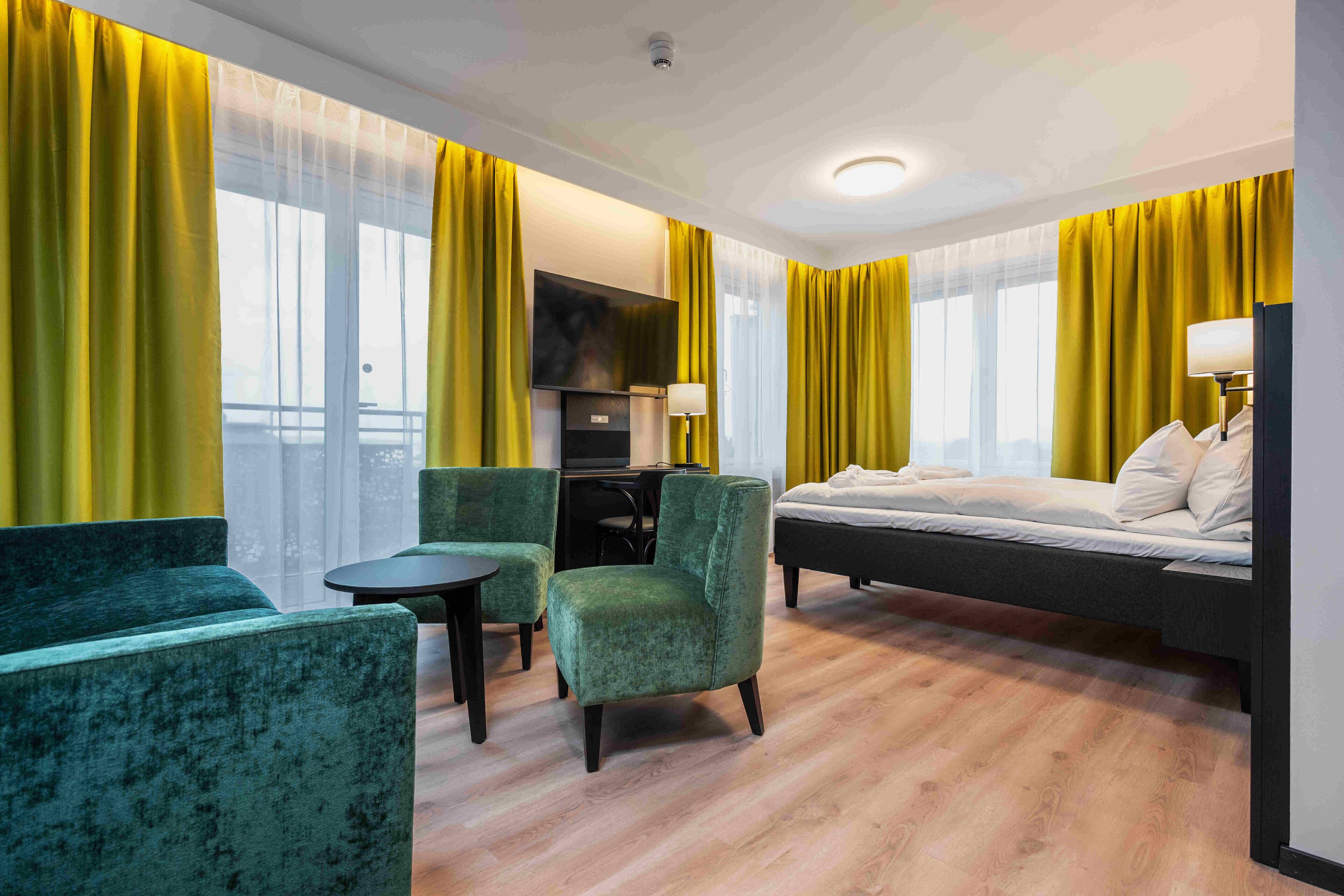 Colchones con pillow-top, cortinas blackout y sistema de insonorización 