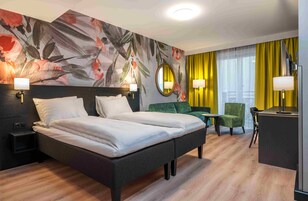 Family Room, Non Smoking (Standard) | Pillowtop beds, blackout drapes, soundproofing, iron/ironing board