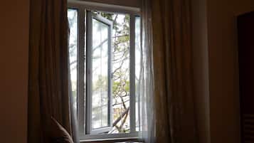 Egyptian cotton sheets, premium bedding, minibar, in-room safe