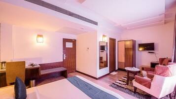 Luxury Room | Egyptian cotton sheets, premium bedding, minibar, in-room safe
