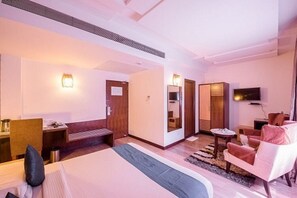 Luxury Room | Egyptian cotton sheets, premium bedding, minibar, in-room safe - Silicrest Hotel (Bengaluru)