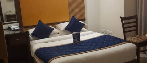 Standard Room | Egyptian cotton sheets, premium bedding, minibar, in-room safe