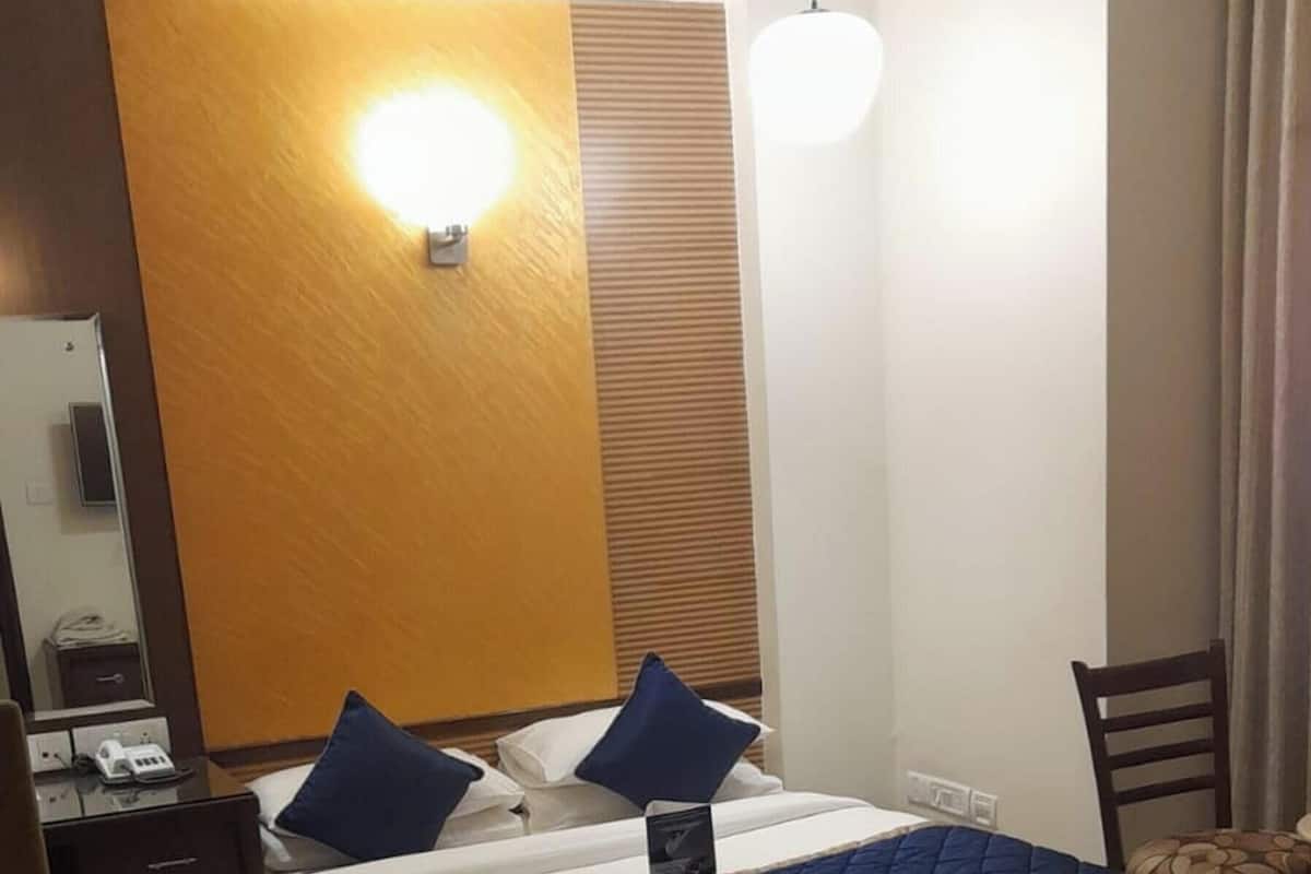 Standard Room | Egyptian cotton sheets, premium bedding, minibar, in-room safe
