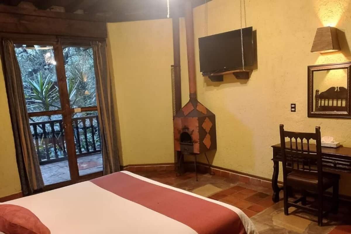 Superior Suite, 1 King Bed | 1 bedroom, individually decorated, iron/ironing board
