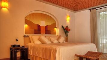 Romantic Suite with a Bathtub | Ropa de cama de alta calidad y camas con pillow-top
