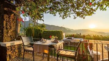 Breakfast, lunch, dinner served; Mexican cuisine, garden views