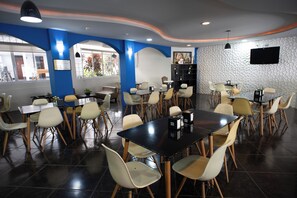 Sarapan, makan tengah hari, makan malam dihidangkan; masakan Mexico