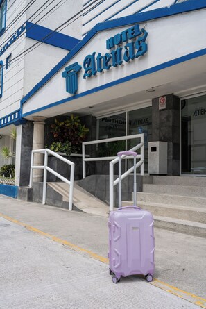 Pintu masuk properti