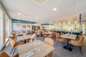 Breakfast, lunch, dinner served; local and international cuisine