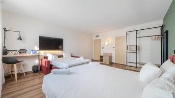 Chambre Supérieure, 1 lit double et 1 canapé-lit | Coffres-forts dans les chambres, rideaux occultants