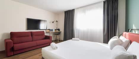 Superior Room, 1 Double Bed | In-room safe, blackout drapes, soundproofing, iron/ironing board