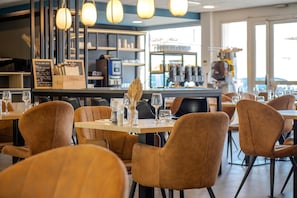 Breakfast, lunch and dinner served  - Campanile Montpellier Ouest (Montpellier)