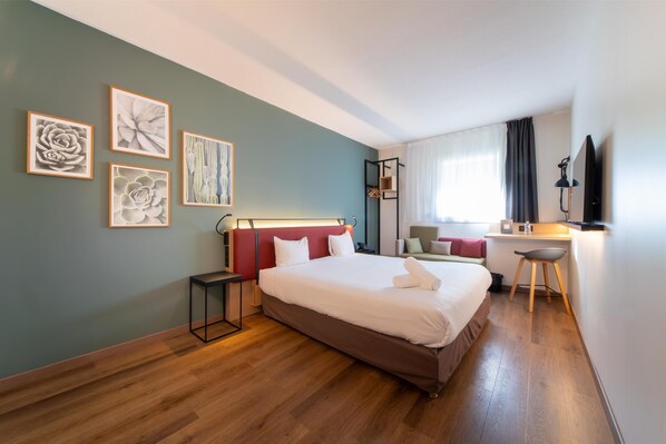 In-room safe, blackout curtains, soundproofing, iron/ironing board