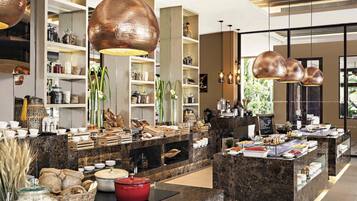 Tägliches Frühstücksbuffet (750 THB pro Person)