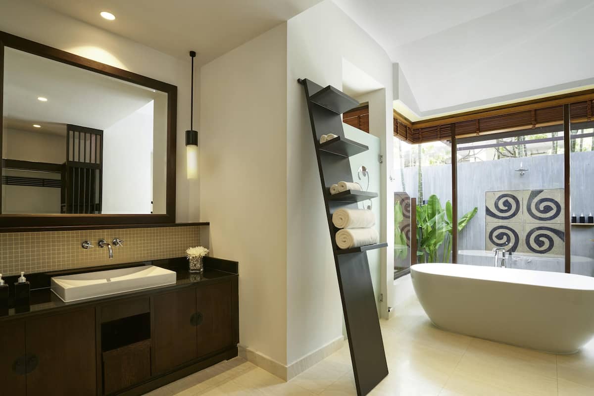 Minibar, coffres-forts dans les chambres, rideaux occultants