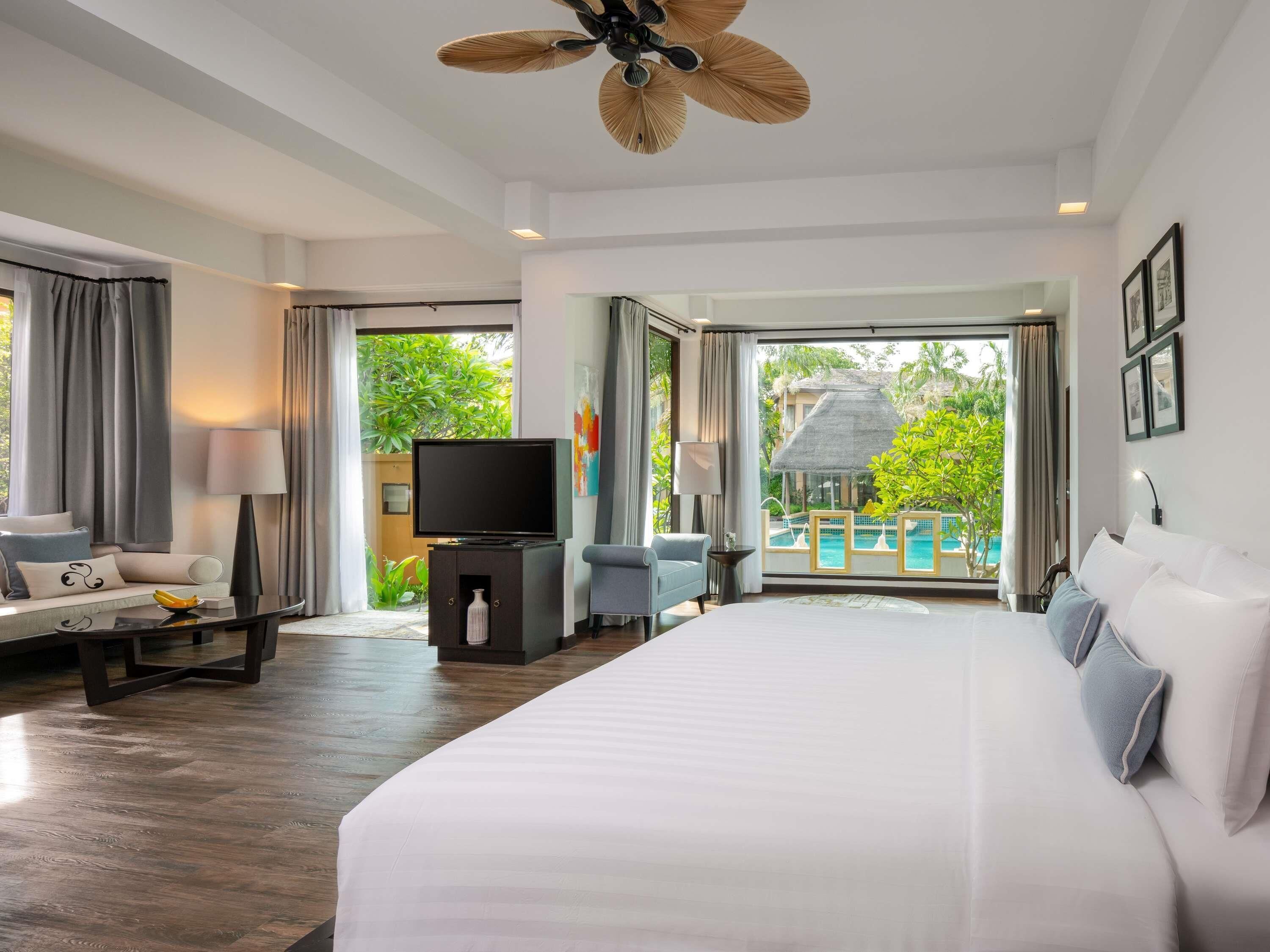 小型套房, 1 张特大床 | 迷你吧、客房内保险箱、遮光窗帘、熨斗/熨衣板