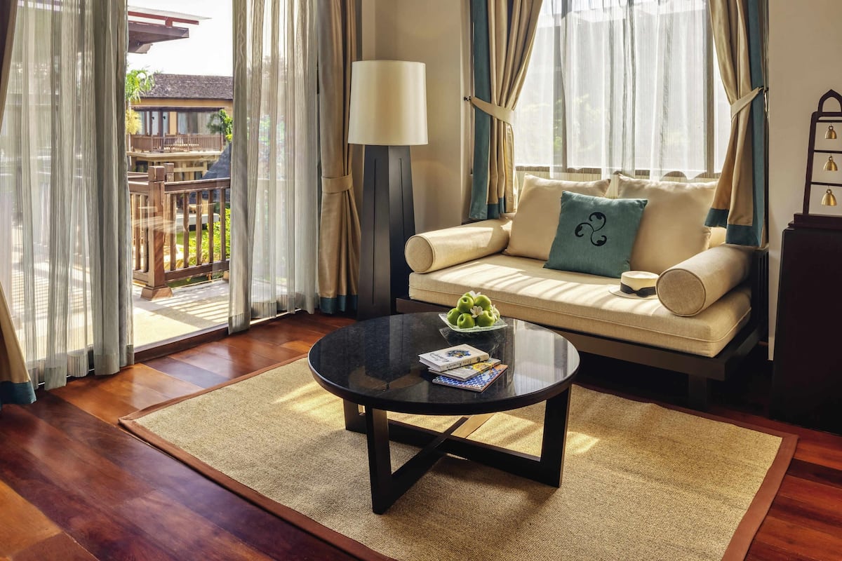 Minibar, coffres-forts dans les chambres, rideaux occultants