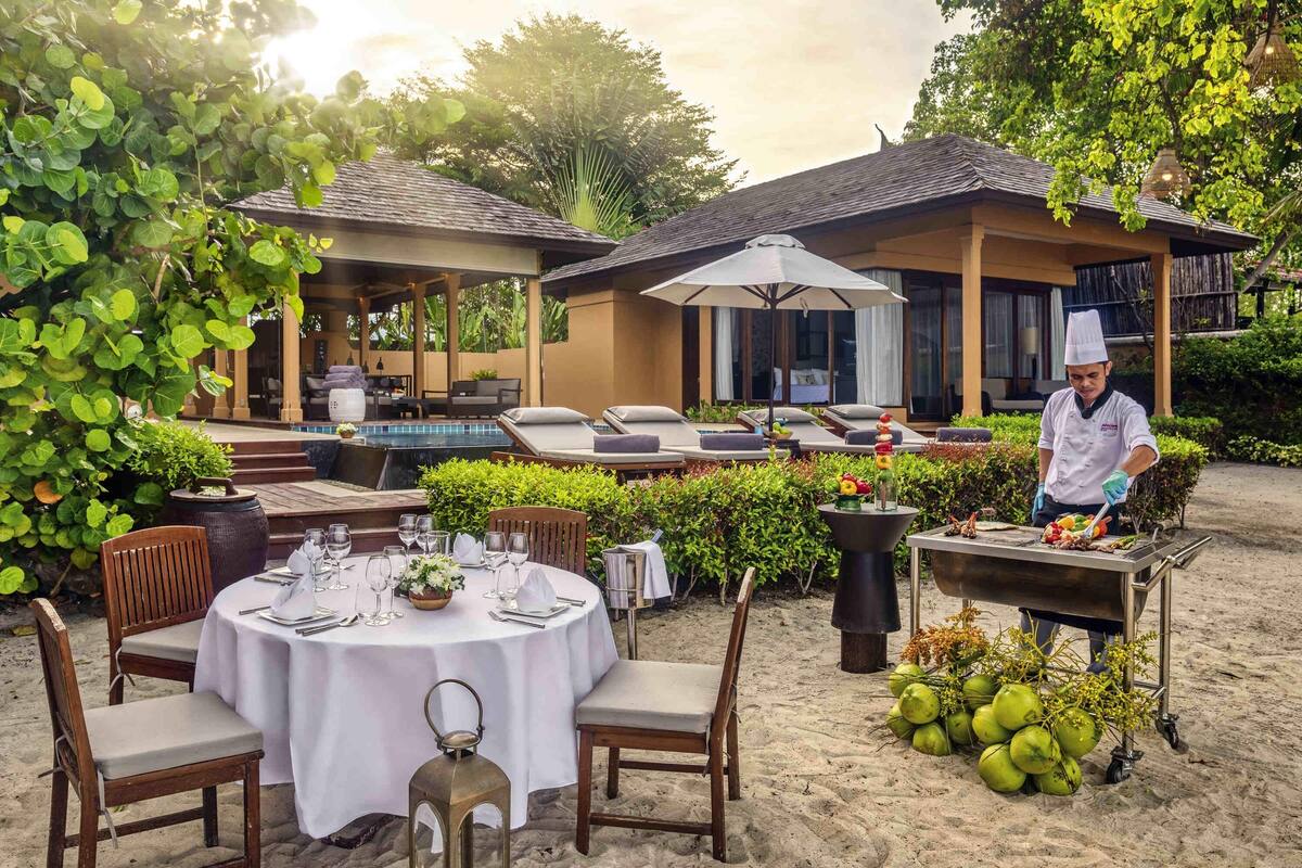 Minibar, coffres-forts dans les chambres, rideaux occultants