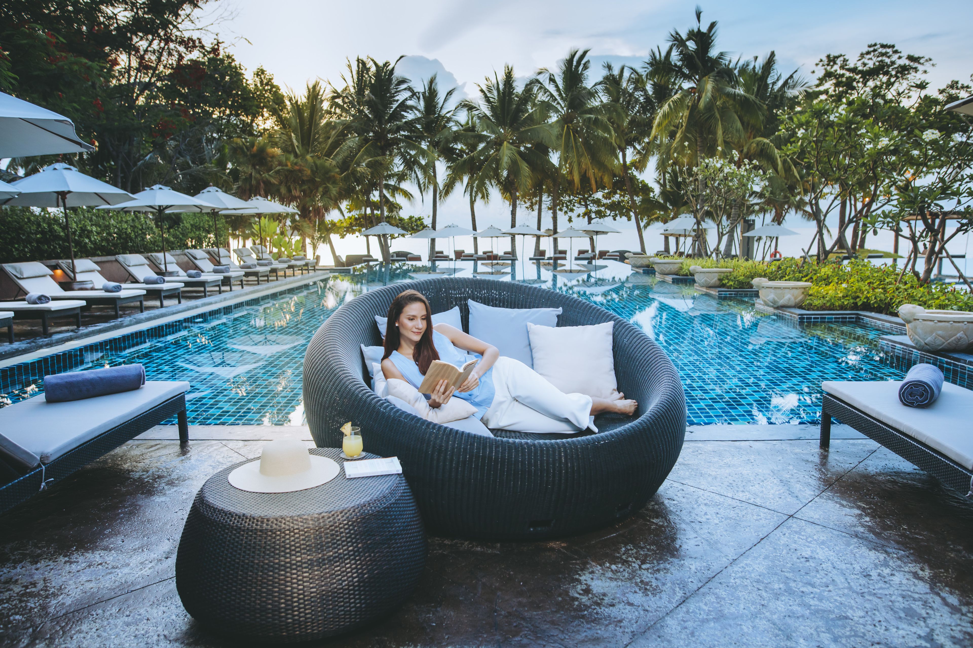 2 outdoor pools, open 7:00 am to 7:00 pm, pool umbrellas, pool loungers