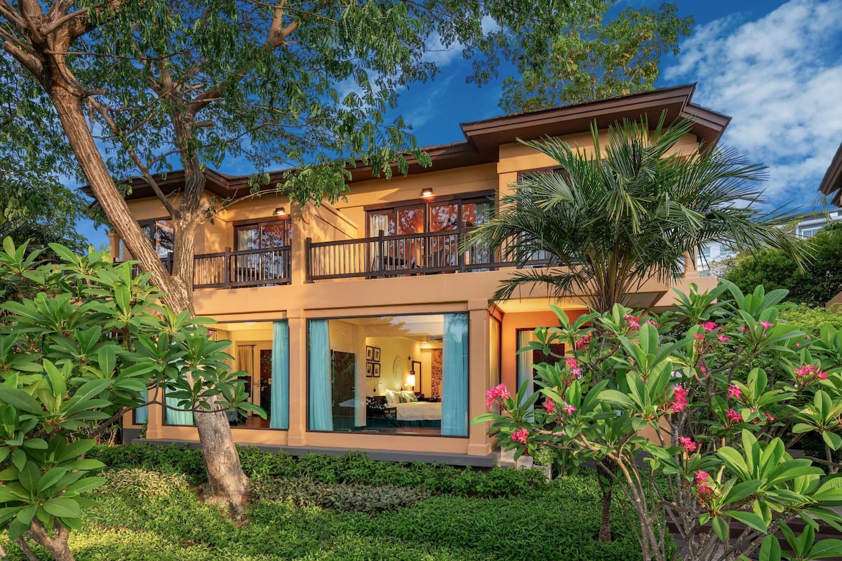 Minibar, coffres-forts dans les chambres, rideaux occultants