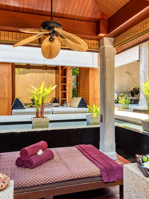 Couples treatment rooms, hot tub, steam room, body treatments