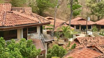 Deluxe Villa, 2 Bedrooms | 2 bedrooms, individually decorated, individually furnished