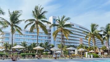 6 outdoor pools, open 7:00 AM to 8:00 PM, pool umbrellas, pool loungers