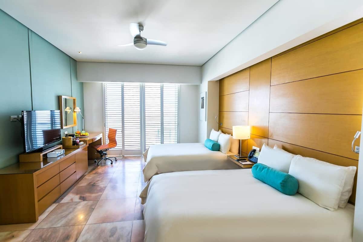 Couette en duvet d'oie, coffres-forts dans les chambres, bureau