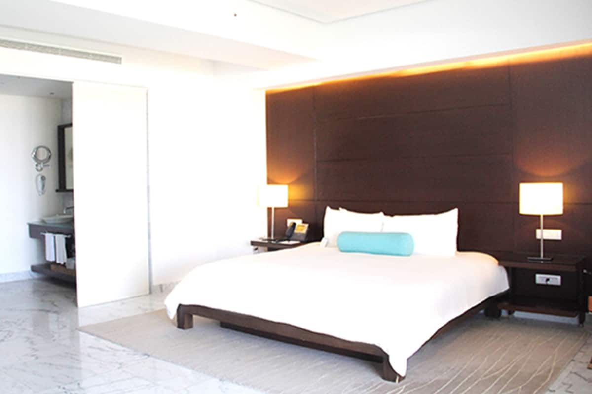 Club 89 King Size Bed Diamante View
