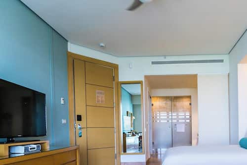 Superior Double Beds + Concert Included | Down duvets, in-room safe, desk, laptop workspace