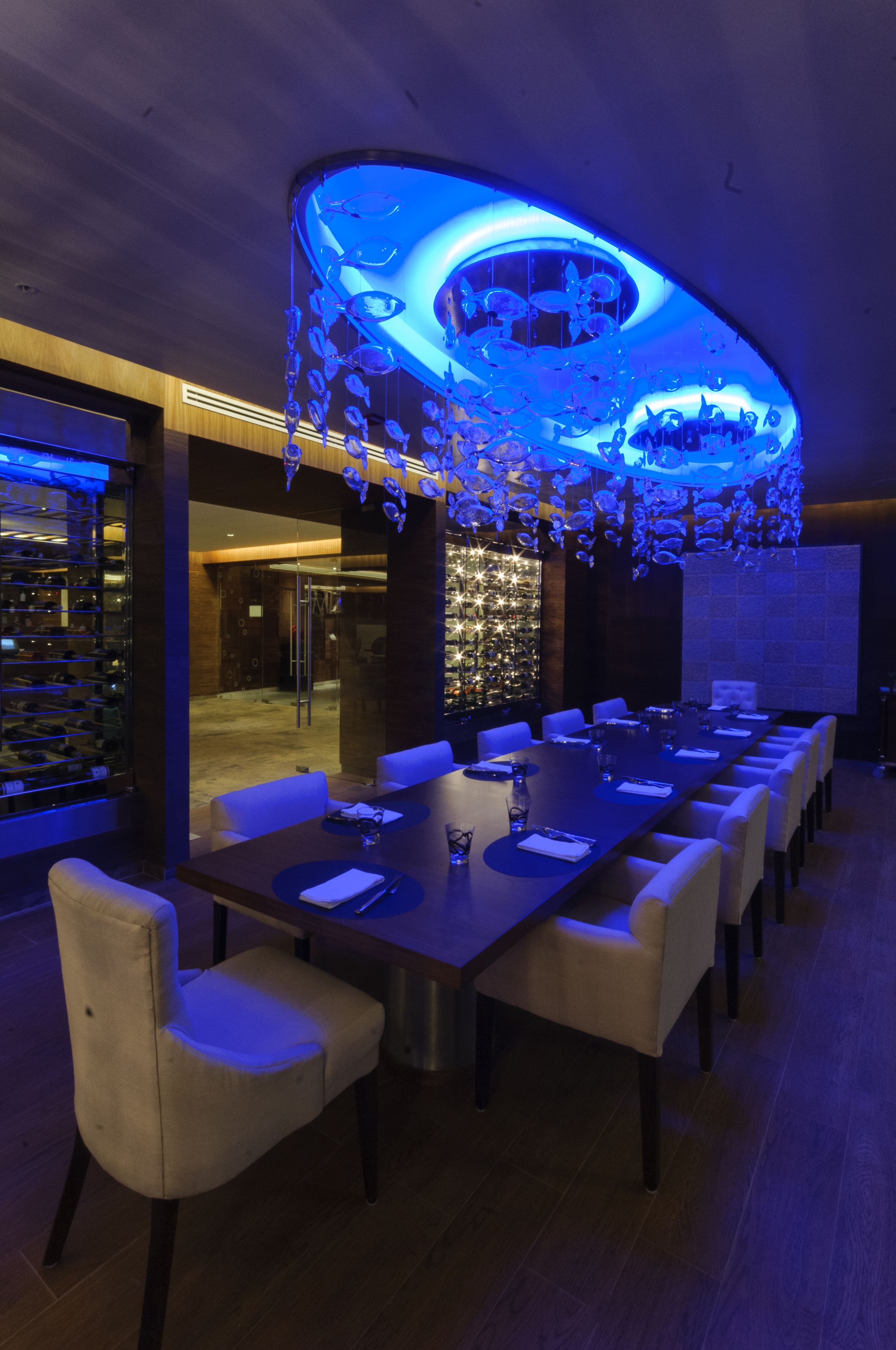 4 restaurants, breakfast, lunch, dinner served; seafood