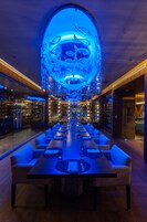 4 restaurants, breakfast, lunch, dinner served; seafood