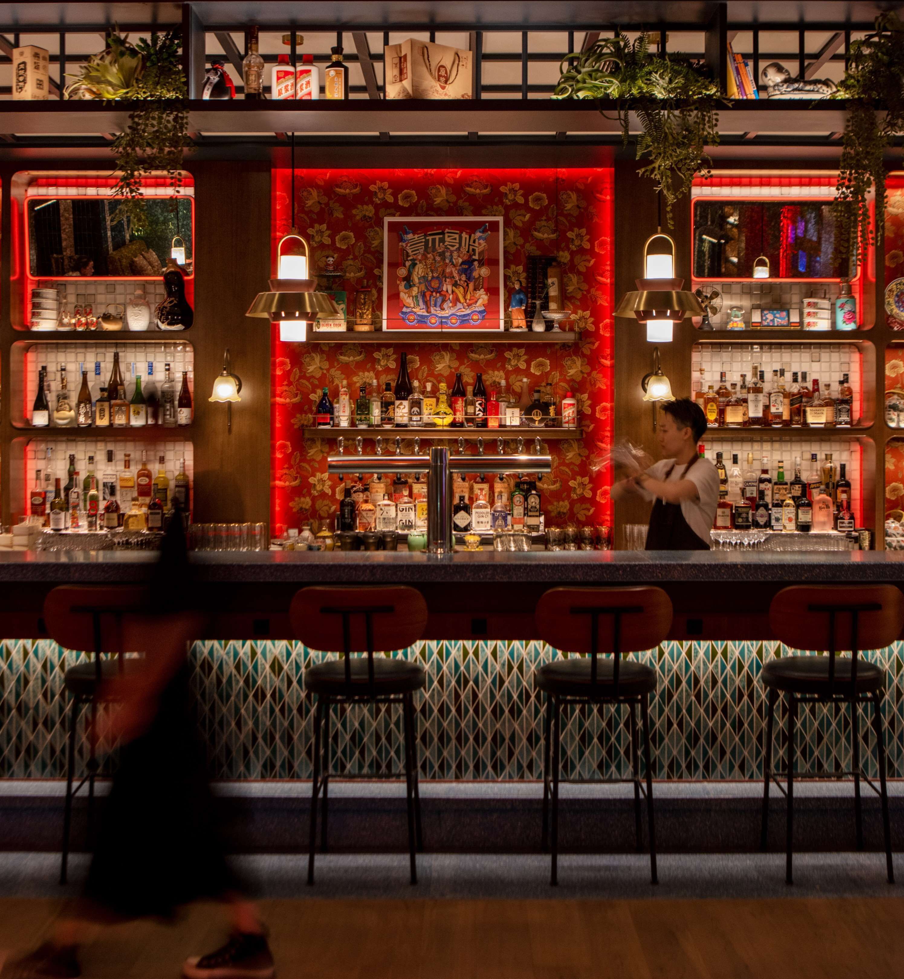 garden views, serves lunch and dinner